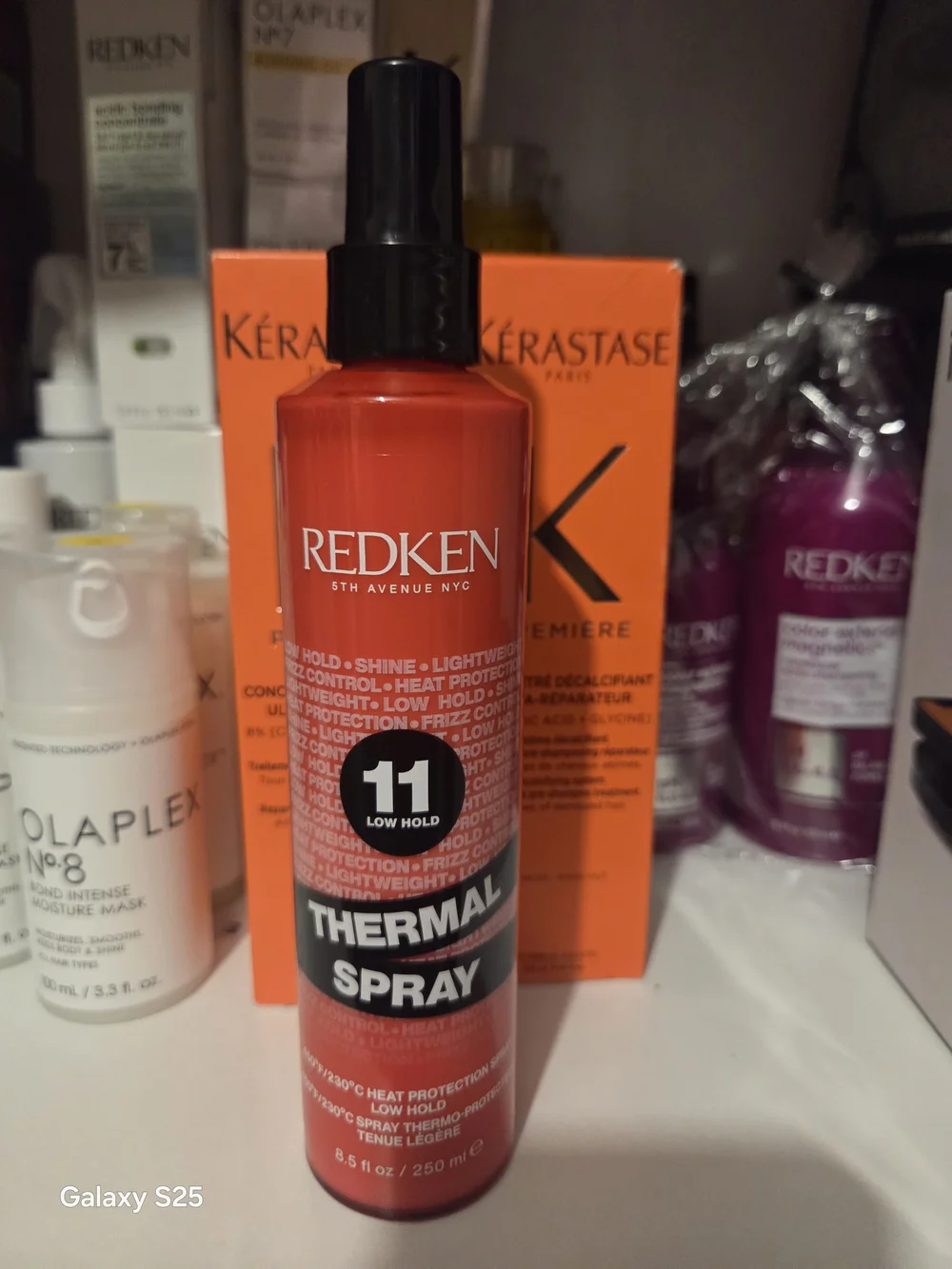 Redken Red Thermal Spray 11 Low Hold Heat Protectant